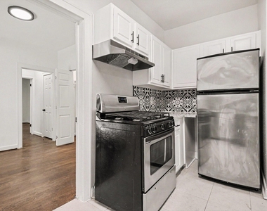 915 Annex Avenue - Photo Thumbnail 10