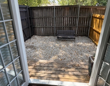 915 Annex Avenue - Photo Thumbnail 19