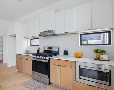 430 E 8th - Photo Thumbnail 11