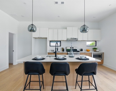 430 E 8th - Photo Thumbnail 9