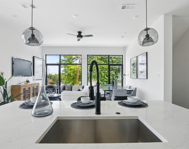 430 E 8th - Photo Thumbnail 10