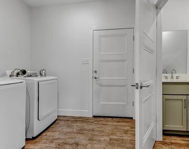 3260 W Crawford Street - Photo Thumbnail 7