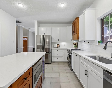 18765 Vista Del Sol - Photo Thumbnail 11