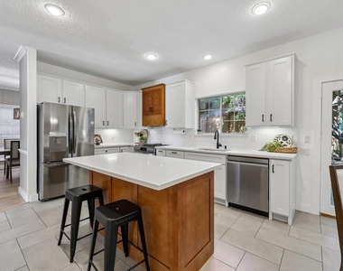 18765 Vista Del Sol - Photo Thumbnail 10