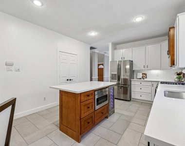 18765 Vista Del Sol - Photo Thumbnail 12