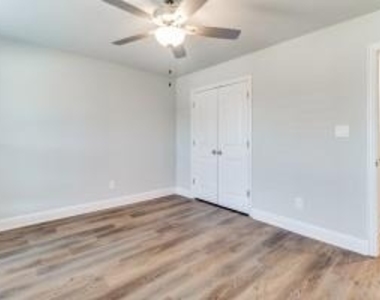 2906 Orchid Drive - Photo Thumbnail 8