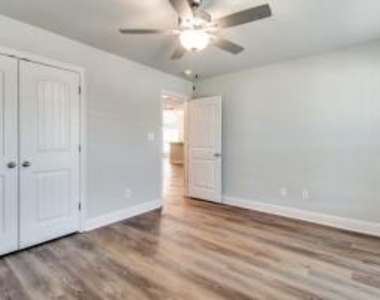 2906 Orchid Drive - Photo Thumbnail 9