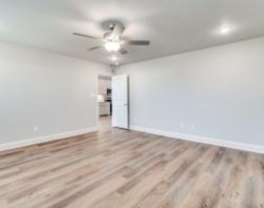 2906 Orchid Drive - Photo Thumbnail 14