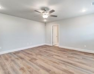 2906 Orchid Drive - Photo Thumbnail 16