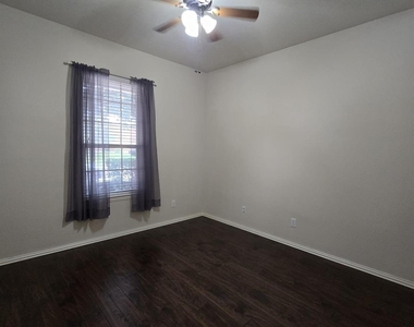 213 Willet Court - Photo Thumbnail 12