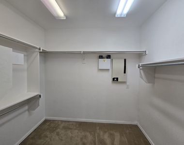213 Willet Court - Photo Thumbnail 9