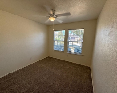 5729 Mirror Ridge Drive - Photo Thumbnail 16