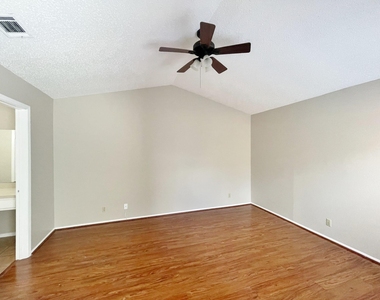1910 Wilshire Drive - Photo Thumbnail 22