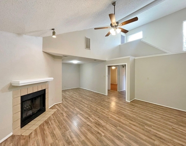 1910 Wilshire Drive - Photo Thumbnail 3