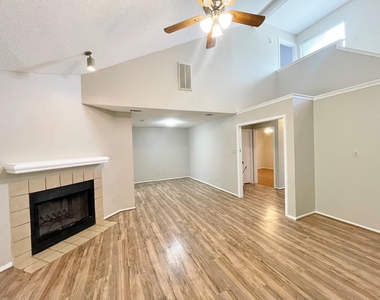 1910 Wilshire Drive - Photo Thumbnail 4