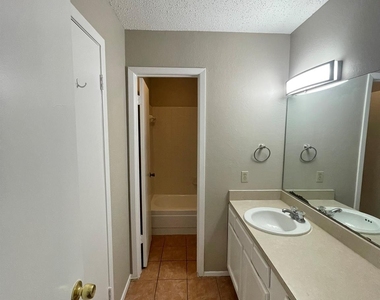 1910 Wilshire Drive - Photo Thumbnail 24