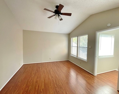 1910 Wilshire Drive - Photo Thumbnail 20