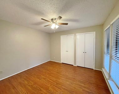 1910 Wilshire Drive - Photo Thumbnail 16