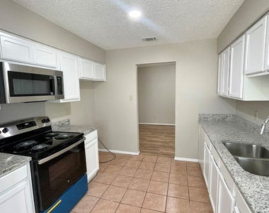1910 Wilshire Drive - Photo Thumbnail 13