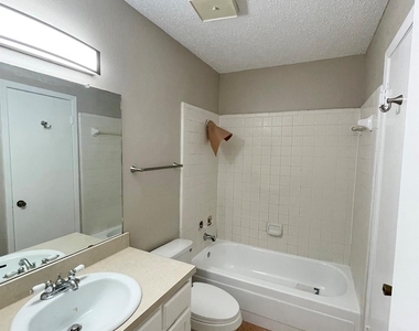 1910 Wilshire Drive - Photo Thumbnail 18
