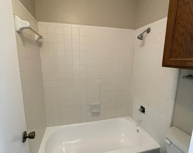 1910 Wilshire Drive - Photo Thumbnail 25