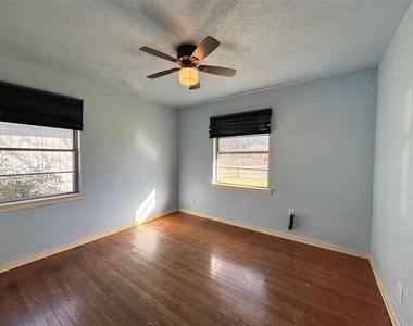 1601 Park Place - Photo Thumbnail 5