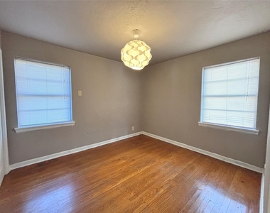 1601 Park Place - Photo Thumbnail 4
