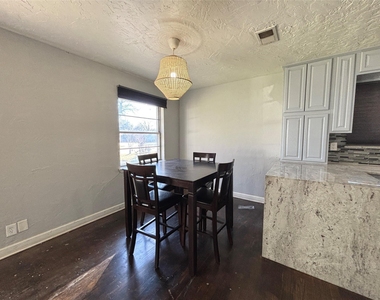 1601 Park Place - Photo Thumbnail 2
