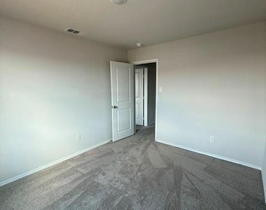 2889 Autumnwood Way - Photo Thumbnail 18