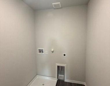 2889 Autumnwood Way - Photo Thumbnail 20