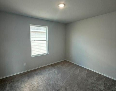 2889 Autumnwood Way - Photo Thumbnail 13