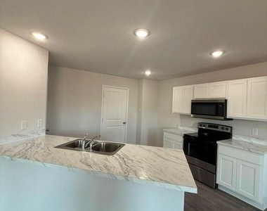 2889 Autumnwood Way - Photo Thumbnail 5