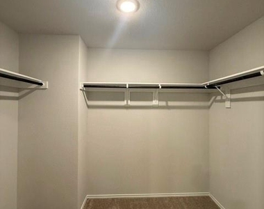 2889 Autumnwood Way - Photo Thumbnail 12