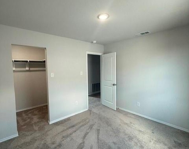 2889 Autumnwood Way - Photo Thumbnail 14