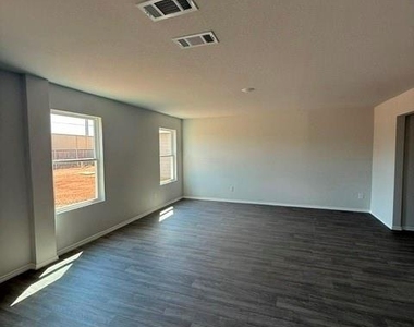 2889 Autumnwood Way - Photo Thumbnail 2