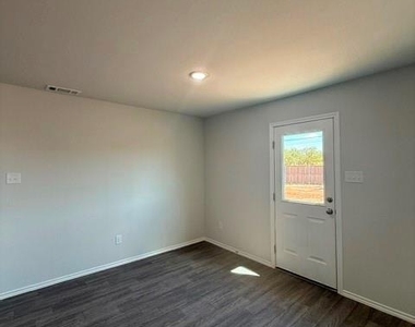 2889 Autumnwood Way - Photo Thumbnail 4