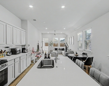415 Travine Drive - Photo Thumbnail 3