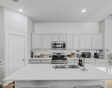 415 Travine Drive - Photo Thumbnail 28