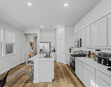 415 Travine Drive - Photo Thumbnail 26