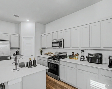 415 Travine Drive - Photo Thumbnail 25