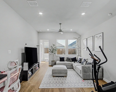 415 Travine Drive - Photo Thumbnail 14