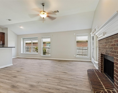 417 Brookhollow Lane - Photo Thumbnail 7