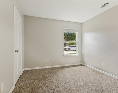 417 Brookhollow Lane - Photo Thumbnail 17