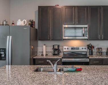 2421 Dahlia Drive - Photo Thumbnail 4