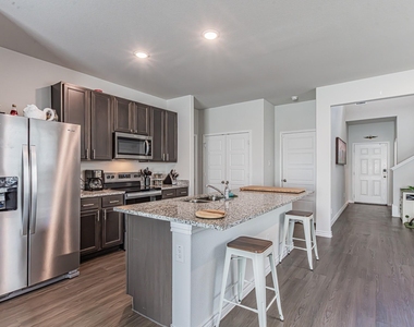 2421 Dahlia Drive - Photo Thumbnail 6