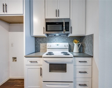 1428 Laurel Hall Lane - Photo Thumbnail 5