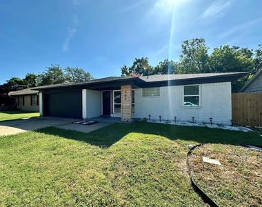 509 Dover Drive - Photo Thumbnail 2