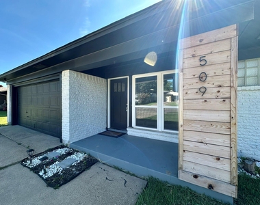 509 Dover Drive - Photo Thumbnail 3
