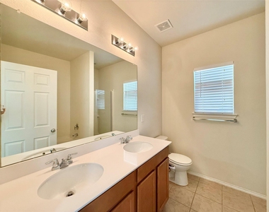 2336 Bermont Red Lane - Photo Thumbnail 5