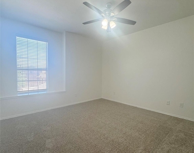 2264 Stonebrook Lane - Photo Thumbnail 11